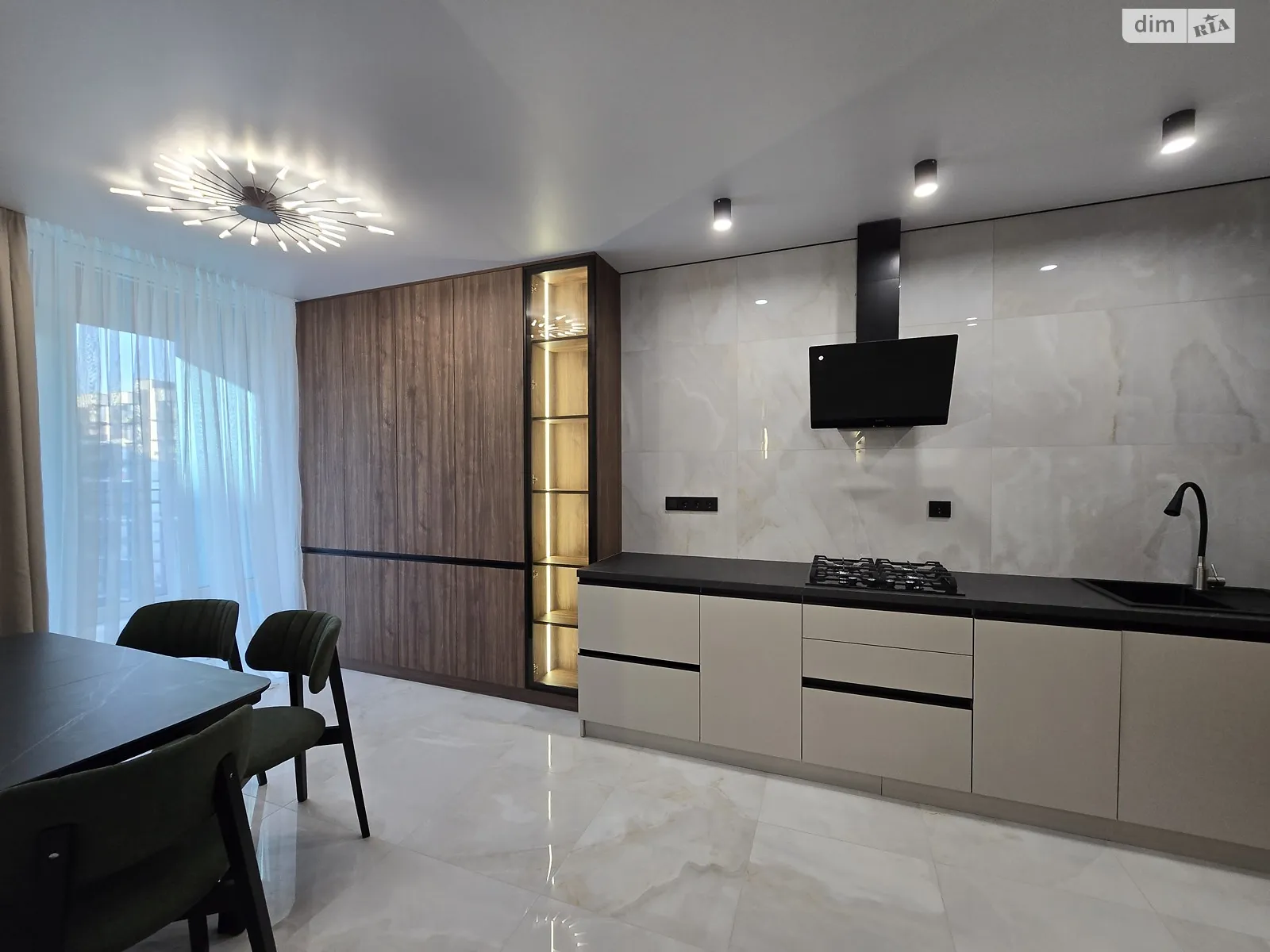 Продается 2-комнатная квартира 60 кв. м в Ивано-Франковске, ул. Крайковского - фото 1