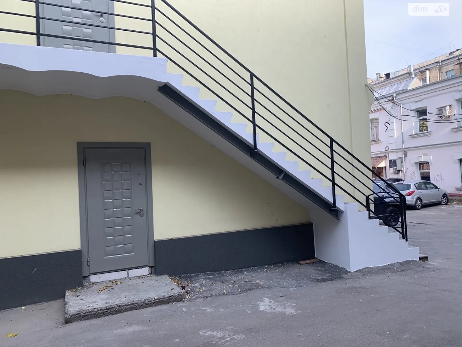 Здається в оренду приміщення вільного призначення 470 кв. м в 3-поверховій будівлі, цена: 5640 $ - фото 1