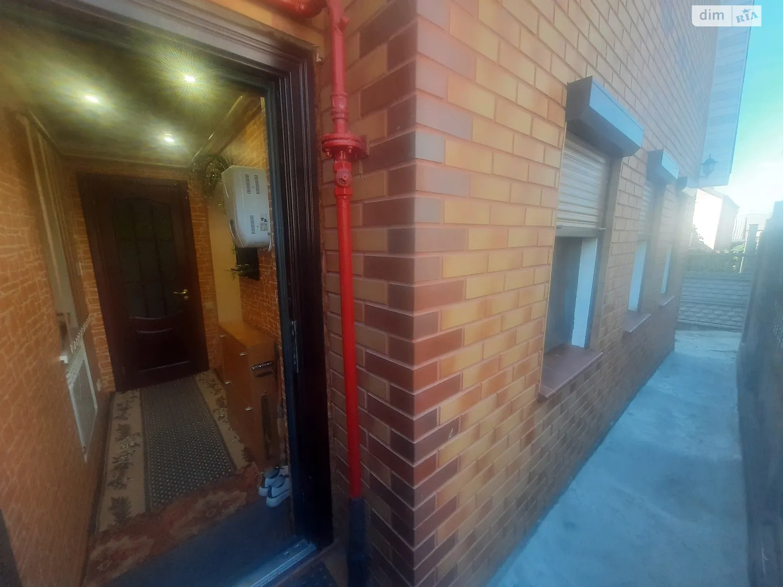 Продается дом на 2 этажа 66 кв. м с гаражом, цена: 55000 $ - фото 1