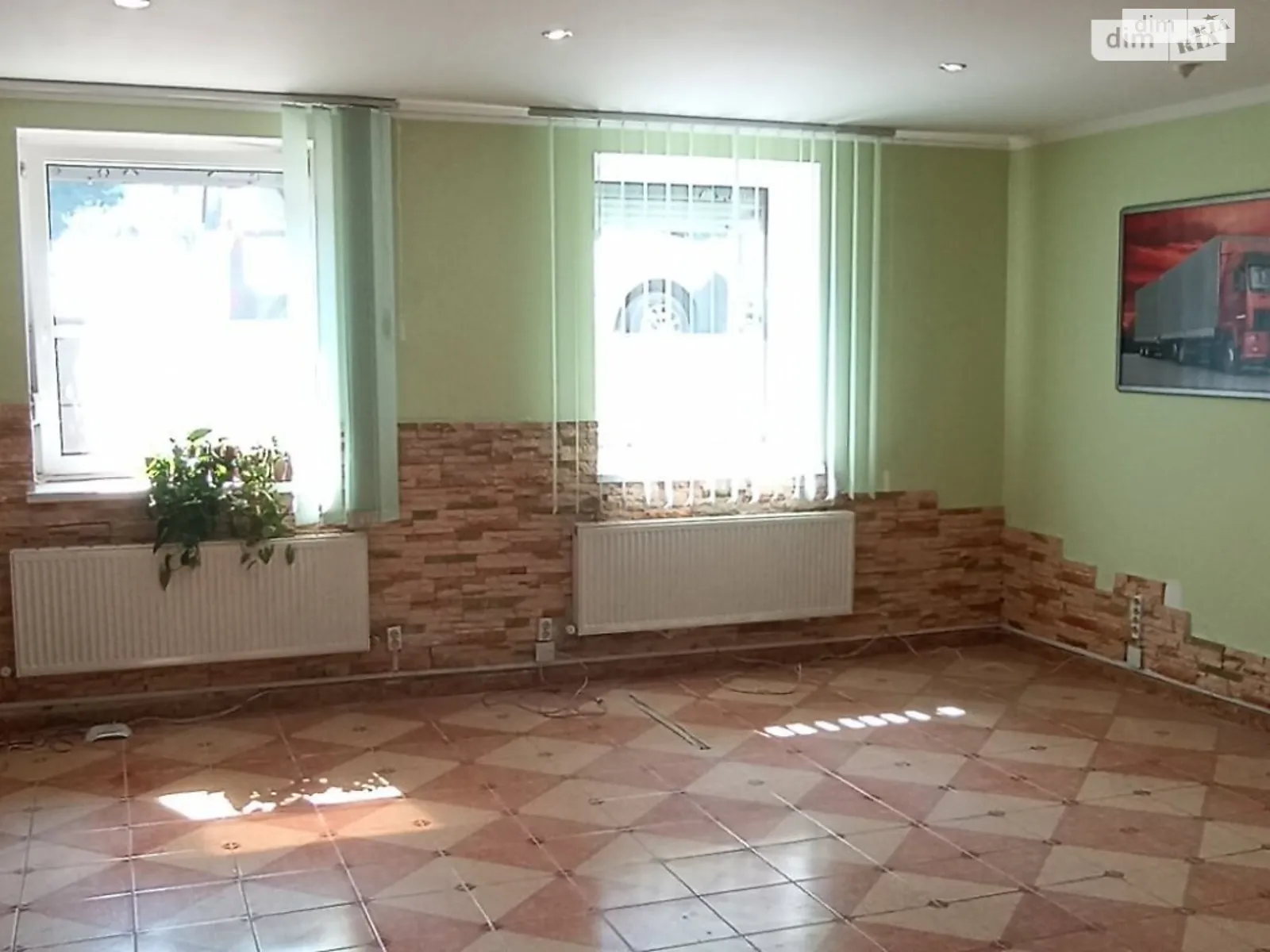 Продається офіс 92.4 кв. м в бізнес-центрі, цена: 64680 $ - фото 1