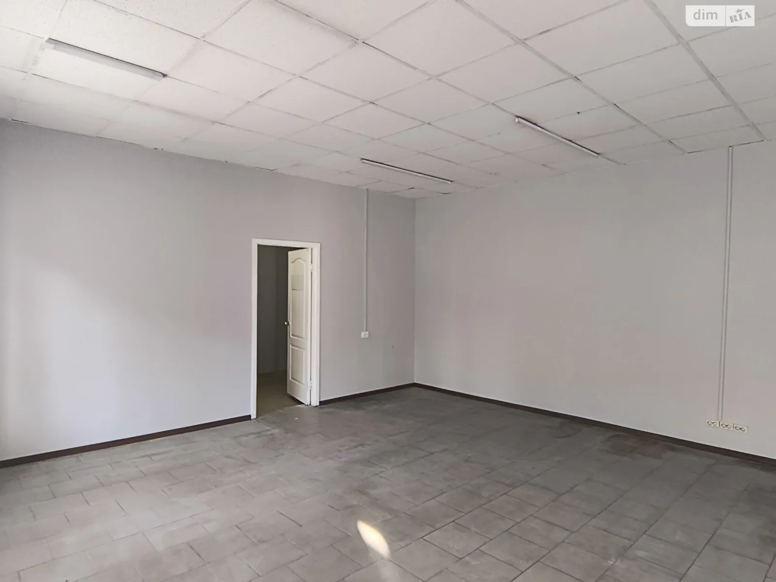 Сдается в аренду офис 72 кв. м в бизнес-центре, цена: 25000 грн - фото 1