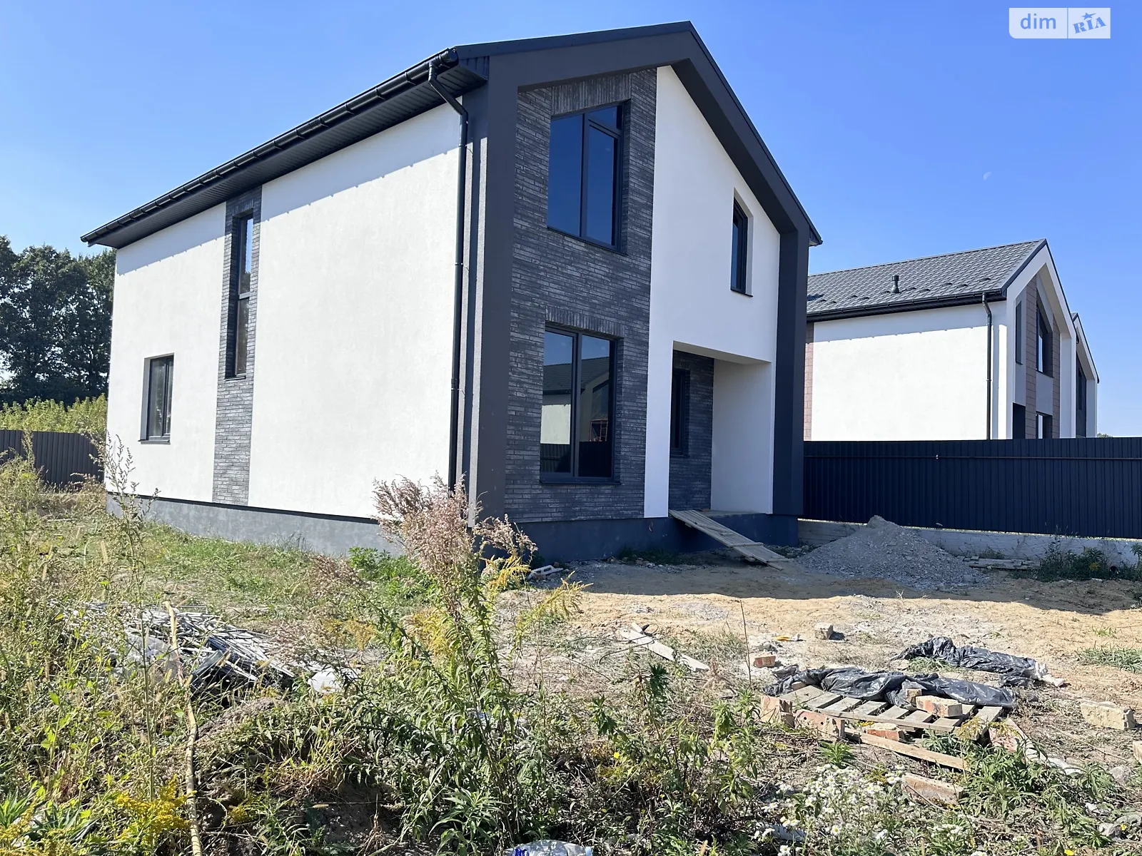 Продается дом на 2 этажа 125 кв. м с гаражом, цена: 97000 $ - фото 1