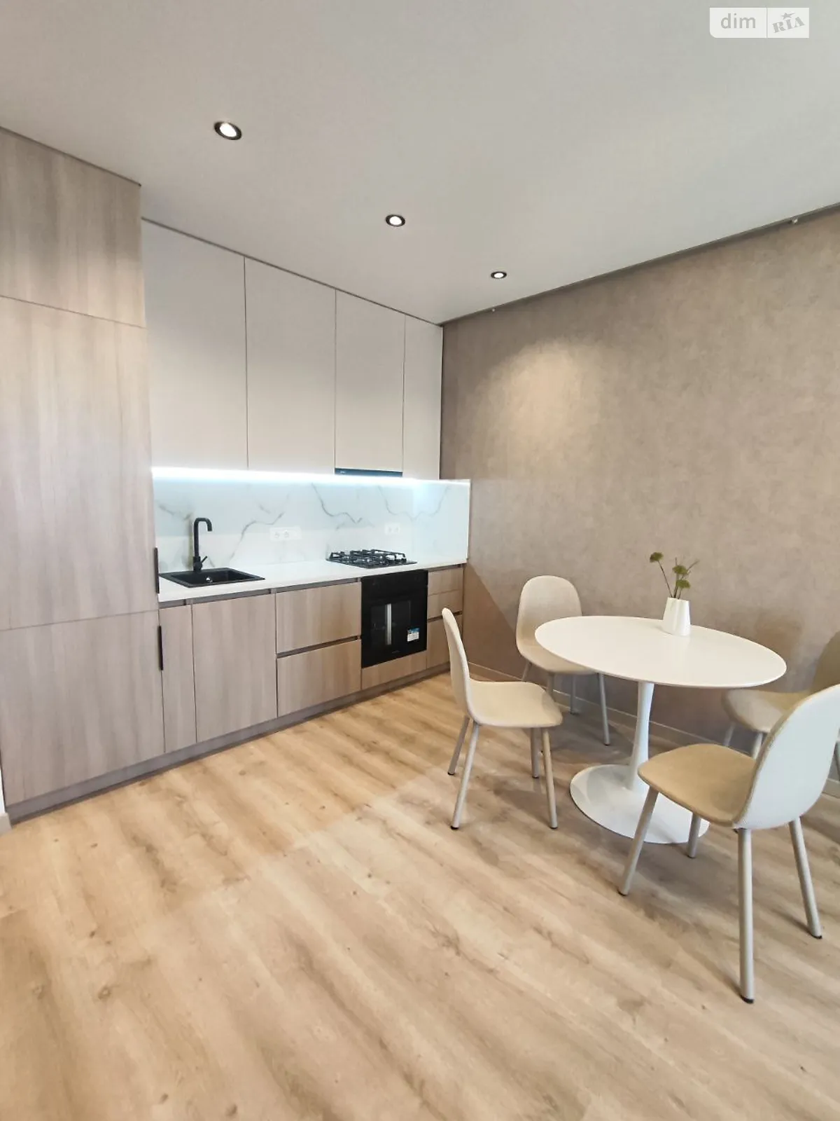 Продается 1-комнатная квартира 44 кв. м в Одессе, ул. Инглези, 2 корпус 9 - фото 1