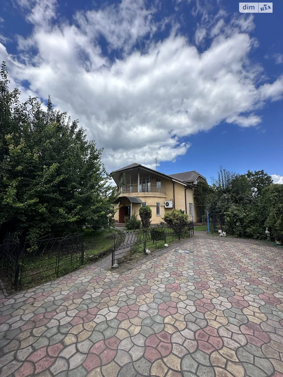 Продается дом на 2 этажа 247.1 кв. м с садом, цена: 155000 $ - фото 1