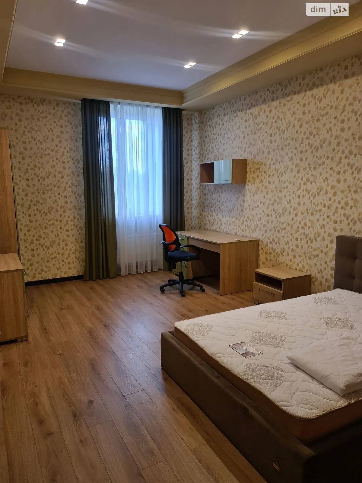 Продается 3-комнатная квартира 111.3 кв. м в  - фото 3