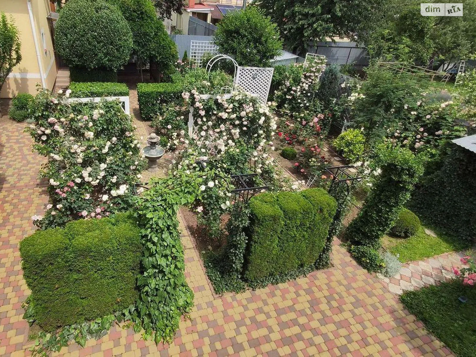 Продается дом на 2 этажа 288.8 кв. м с садом, цена: 232000 $ - фото 1