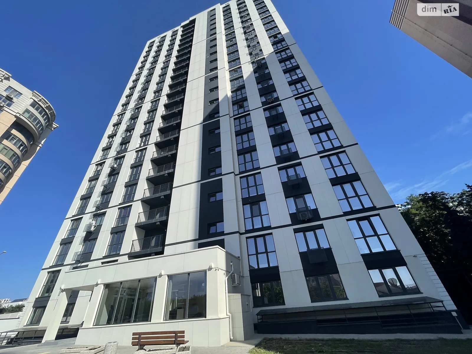 Продається 1-кімнатна квартира 42 кв. м у Одесі, вул. Літературна, 10 - фото 1