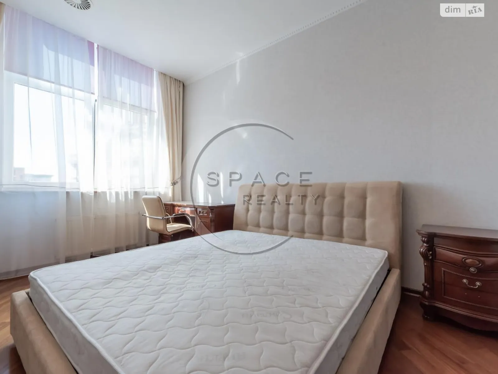 Сдается в аренду 4-комнатная квартира 183 кв. м в Киеве, цена: 1800 $ - фото 1