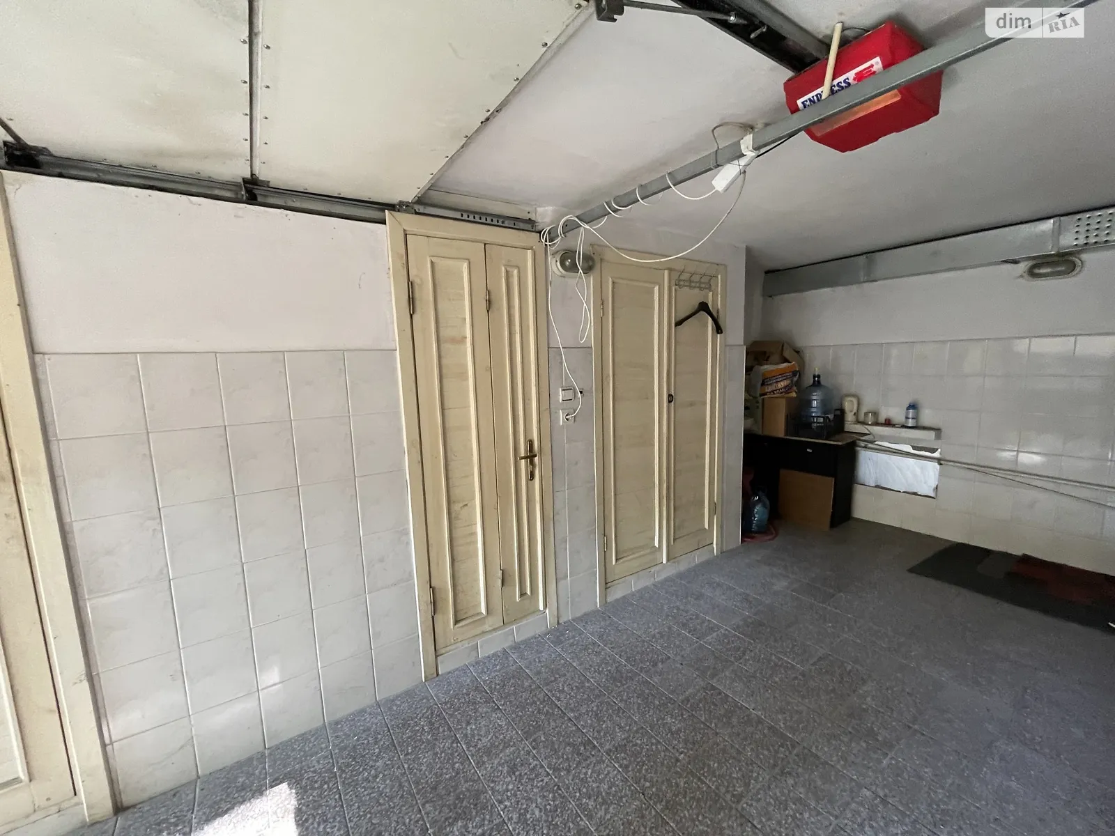 Продается отдельно стоящий гараж под легковое авто на 19.2 кв. м, цена: 13500 $ - фото 1