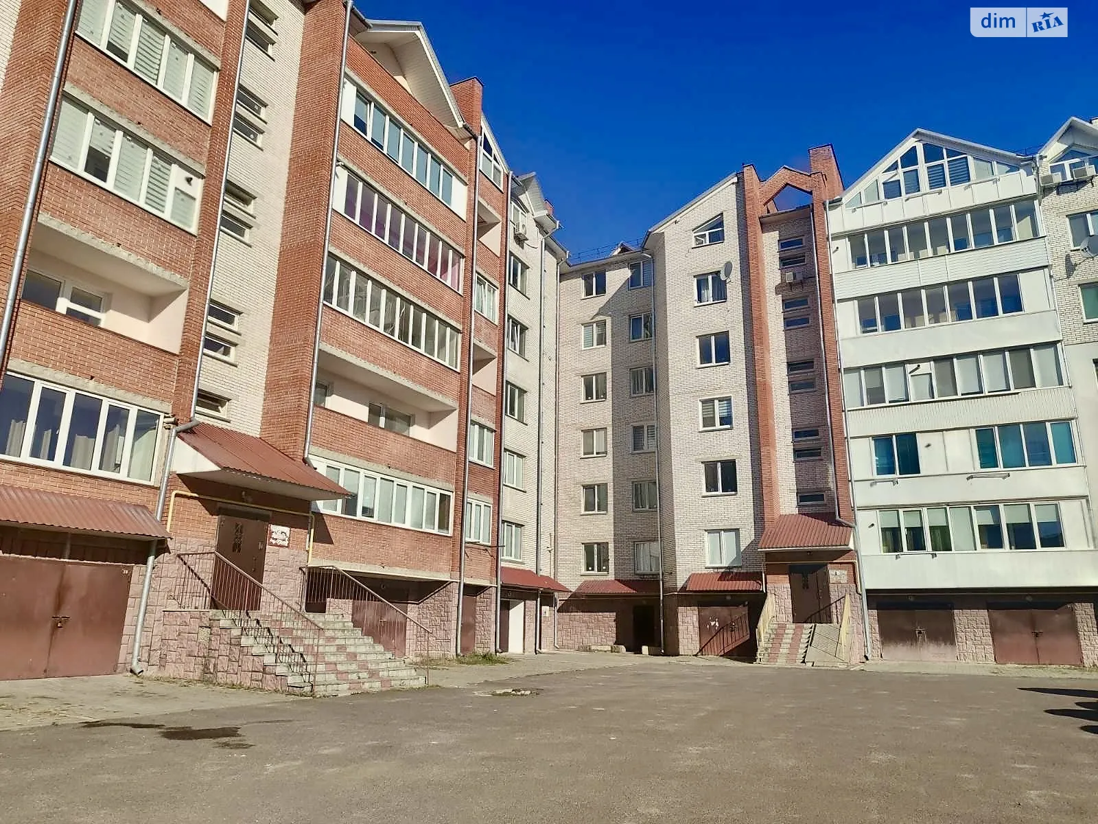 Продається 2-кімнатна квартира 66 кв. м у Чорткові, вул. Січинського - фото 1