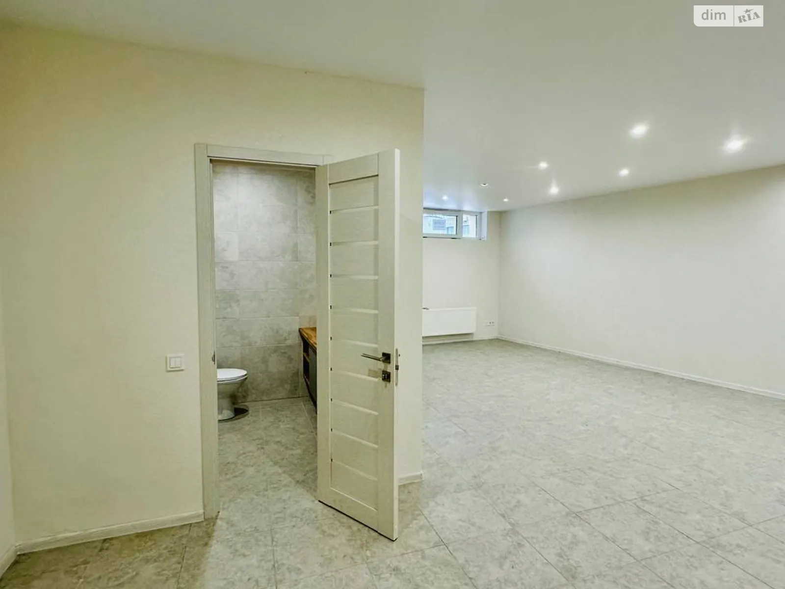 Здається в оренду приміщення вільного призначення 55 кв. м в 25-поверховій будівлі, цена: 500 $ - фото 1