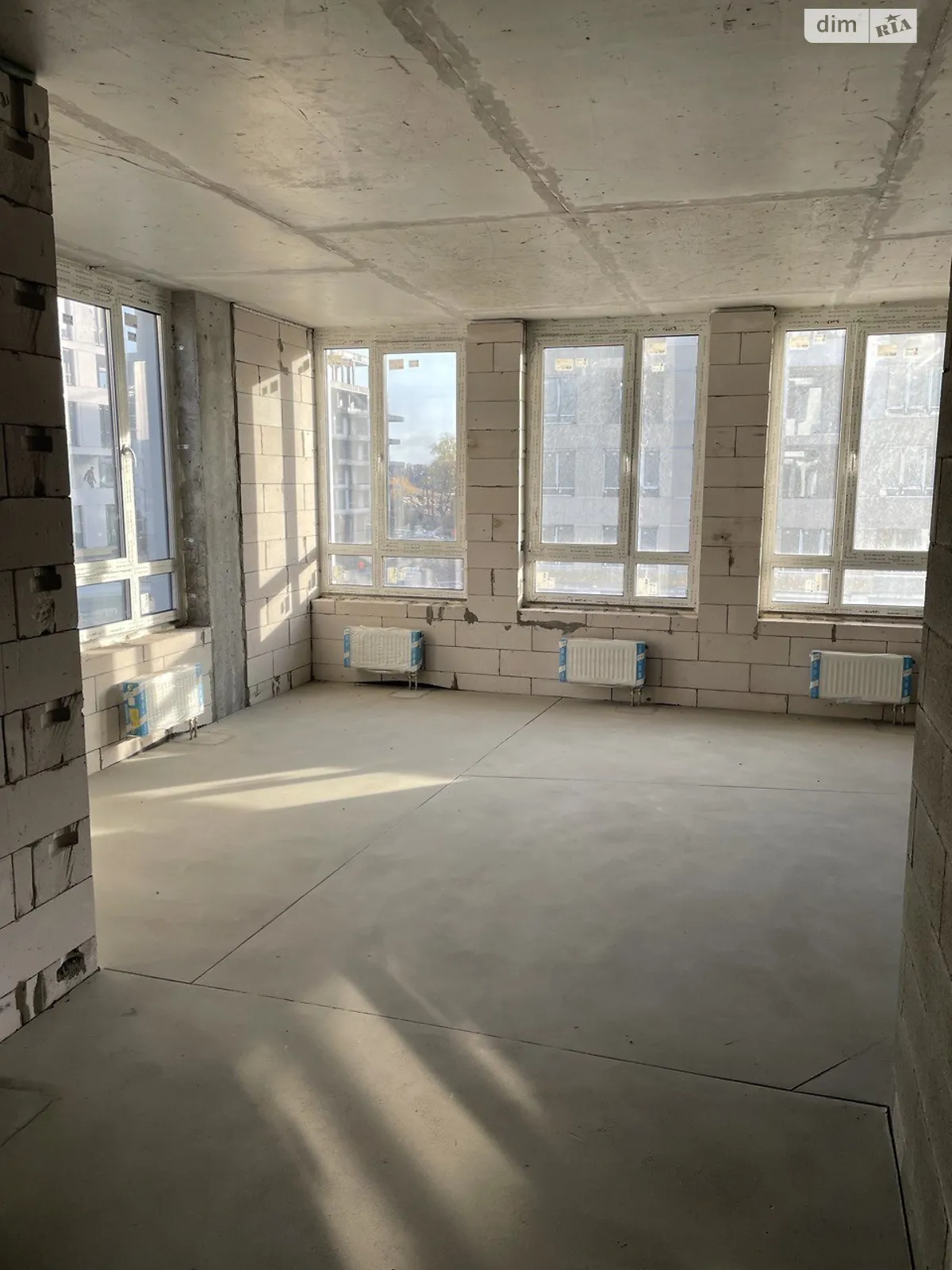 Продается 2-комнатная квартира 79.8 кв. м в Киеве, ул. Салютная, 2  - фото 1