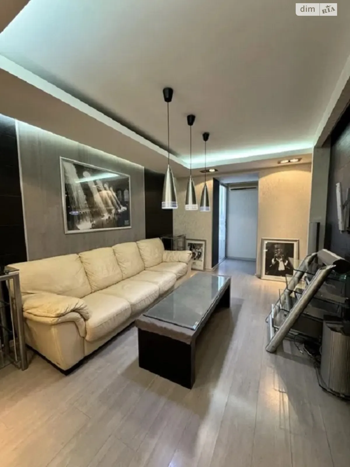 Продается 3-комнатная квартира 67.5 кв. м в Одессе, ул. Ивана Фунтового - фото 1