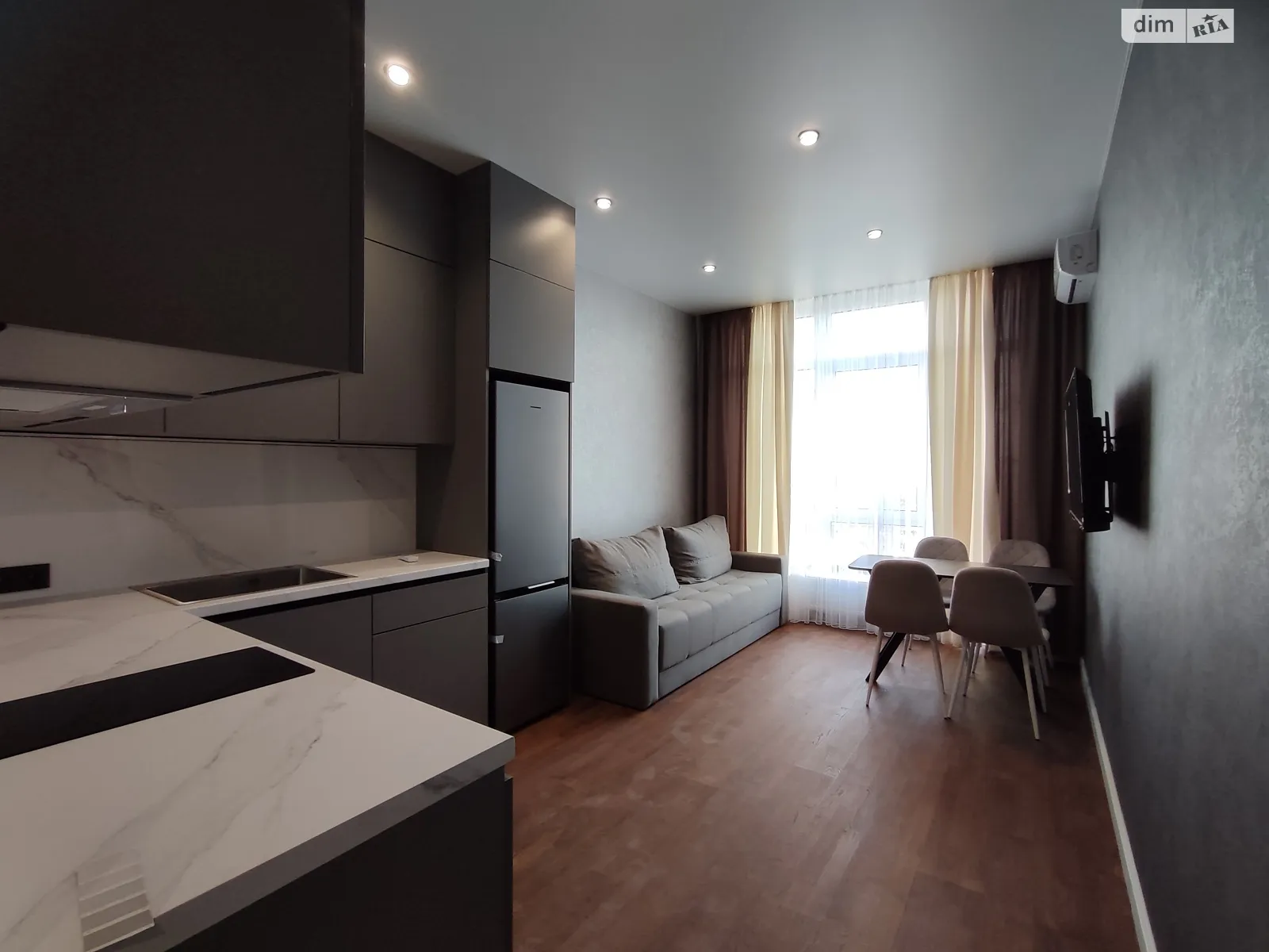Продається 1-кімнатна квартира 41.6 кв. м у Одесі, вул. Софіївська - фото 1