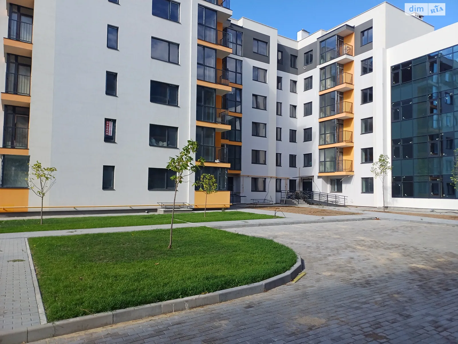 Продается 1-комнатная квартира 42 кв. м в Березиной, ул. Радужная, 105 - фото 1