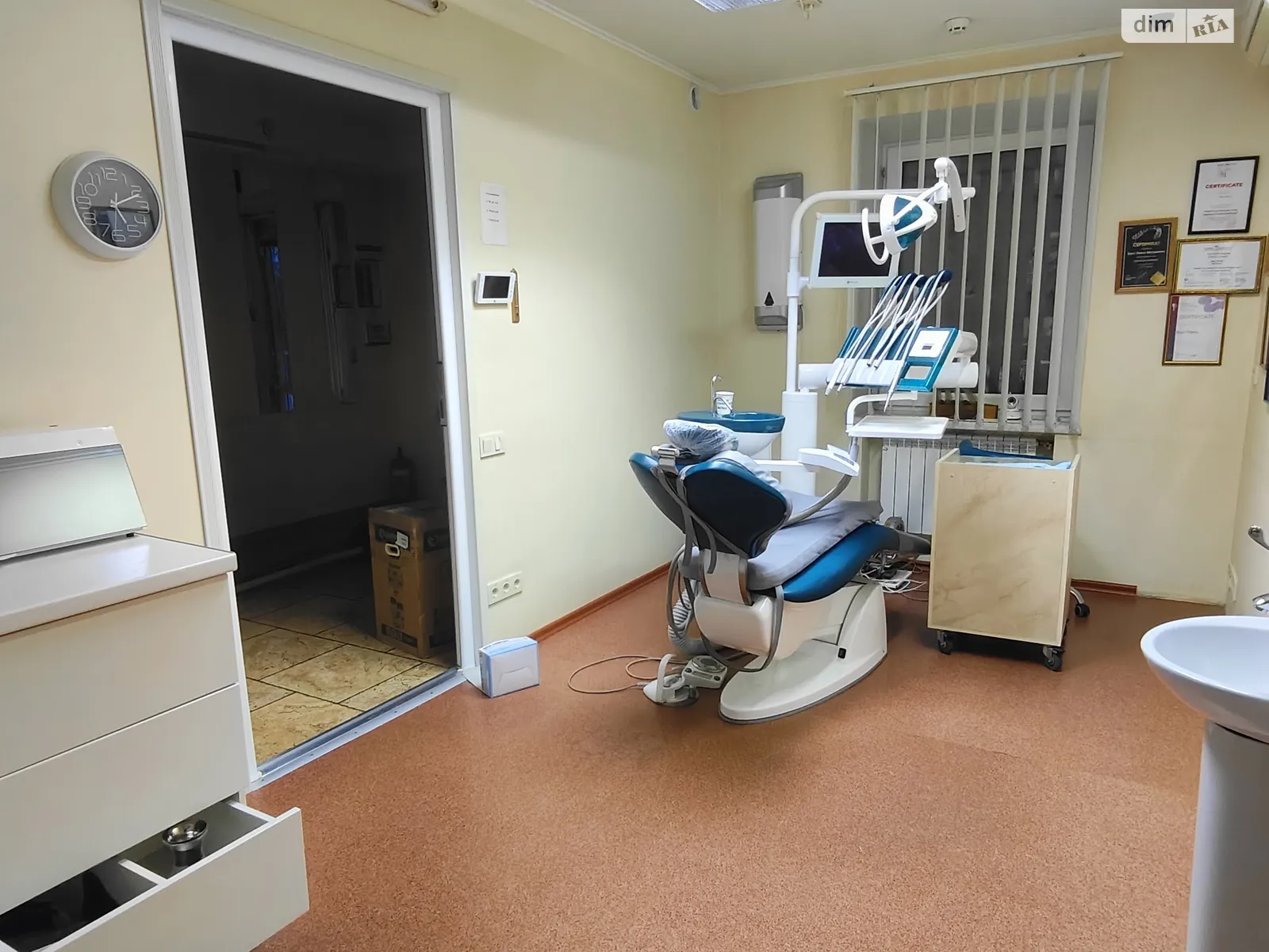 Продається об'єкт сфери послуг 46 кв. м в 4-поверховій будівлі, цена: 66000 $ - фото 1