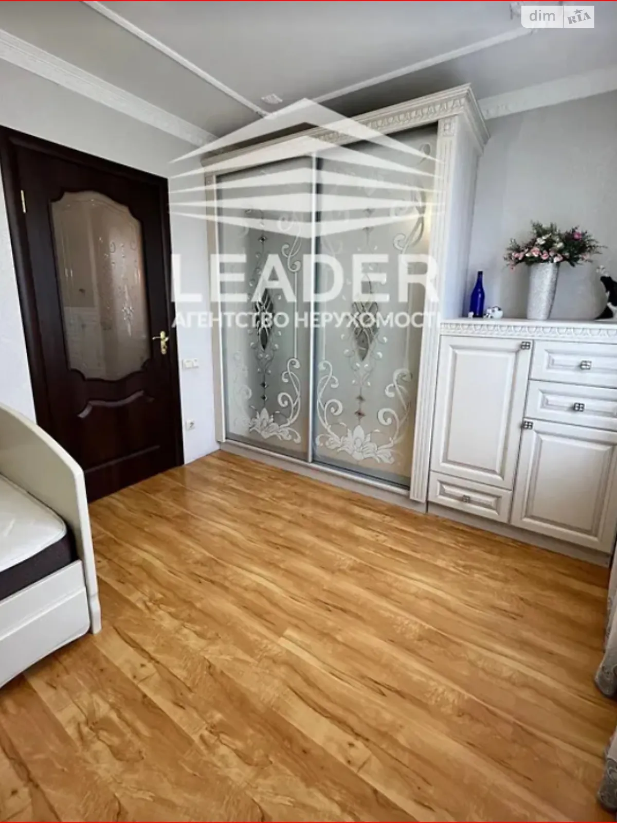 Сдается в аренду дом на 2 этажа 180 кв. м с террасой, цена: 699 $ - фото 1