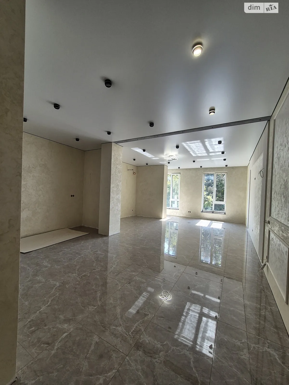Продается 1-комнатная квартира 57.5 кв. м в Ровно, ул. Соборная - фото 1
