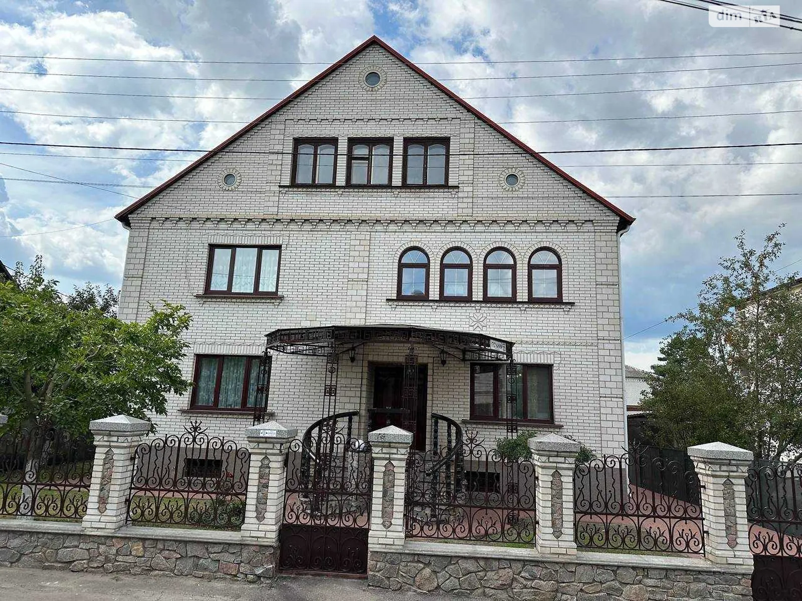 Продается дом на 3 этажа 320.1 кв. м с беседкой, цена: 160000 $ - фото 1