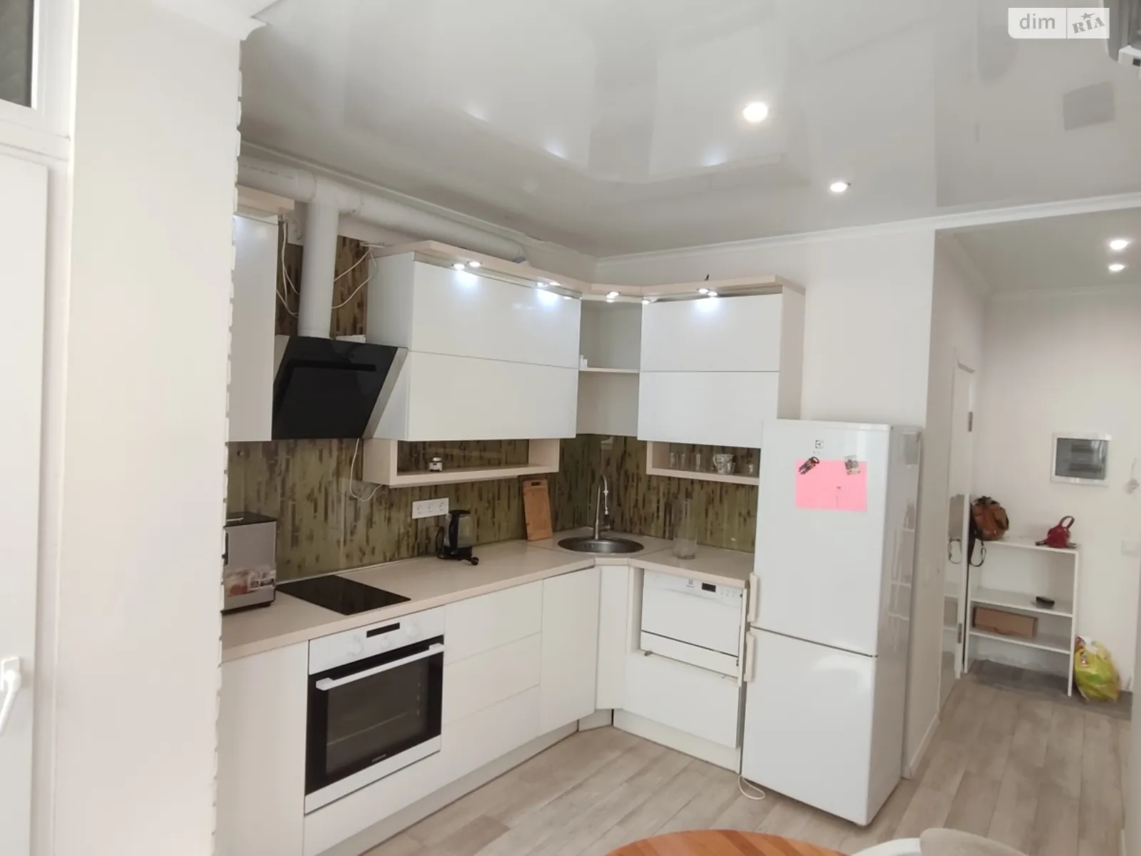 Продається 1-кімнатна квартира 41 кв. м у Одесі, просп. Небесної Сотні - фото 1