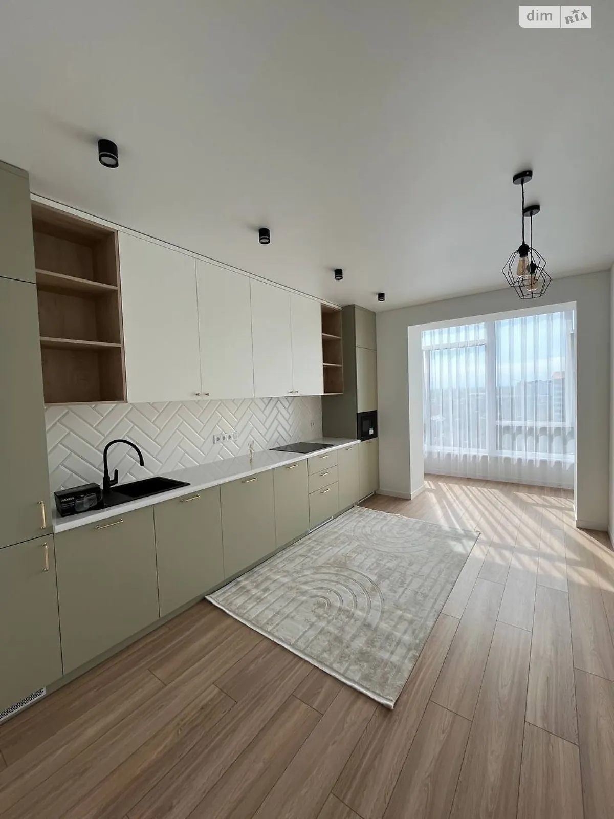 Продается 1-комнатная квартира 43 кв. м в Ивано-Франковске, ул. Волошина Августина, 2 - фото 1
