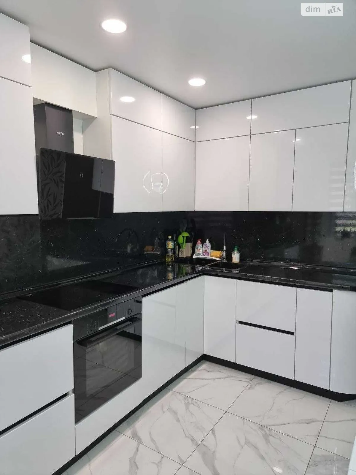 Продается дом на 2 этажа 324.8 кв. м с террасой, цена: 126000 $ - фото 1
