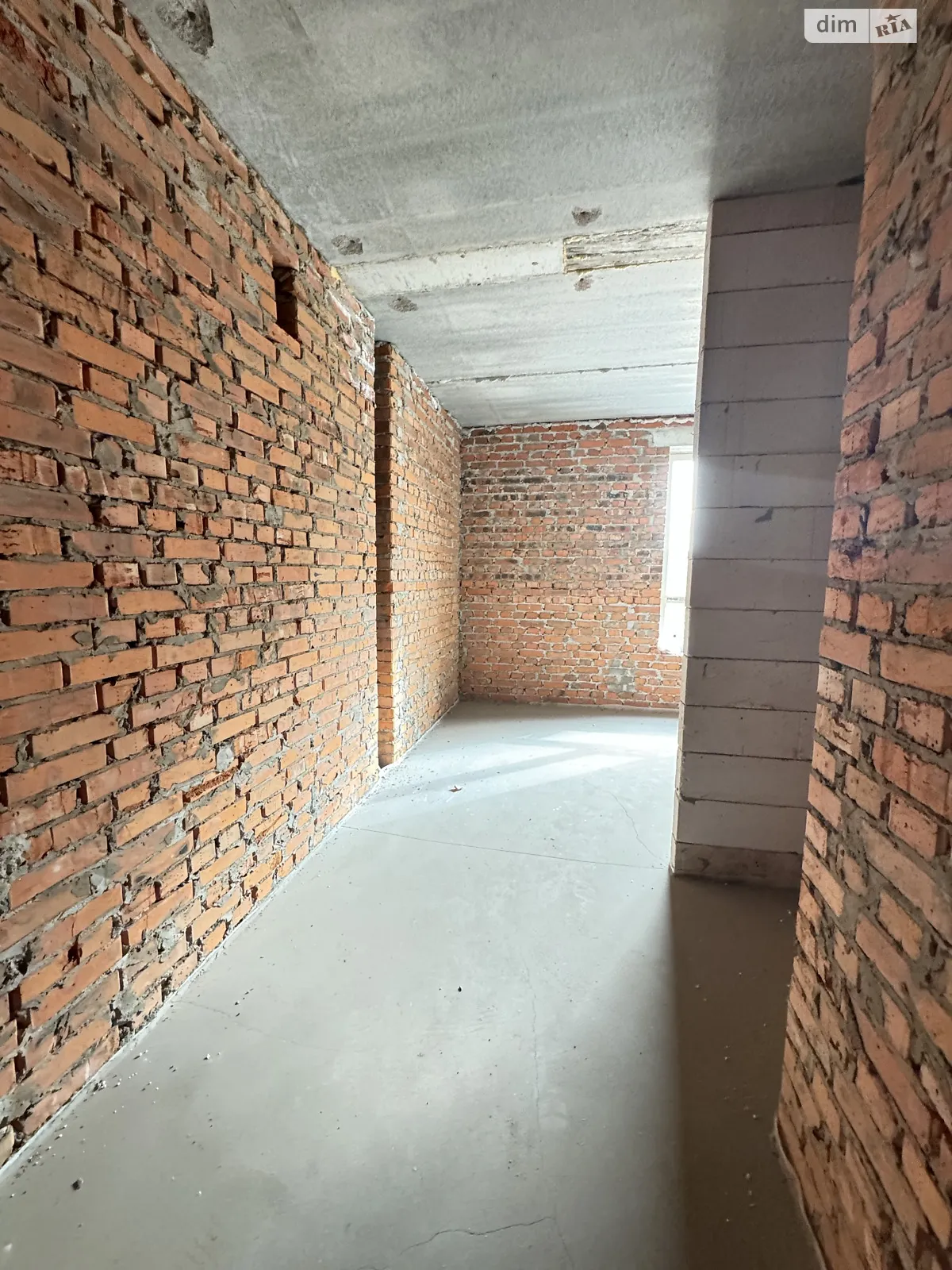 Продается 1-комнатная квартира 36 кв. м в Гостомеле, ул. Мирная - фото 1
