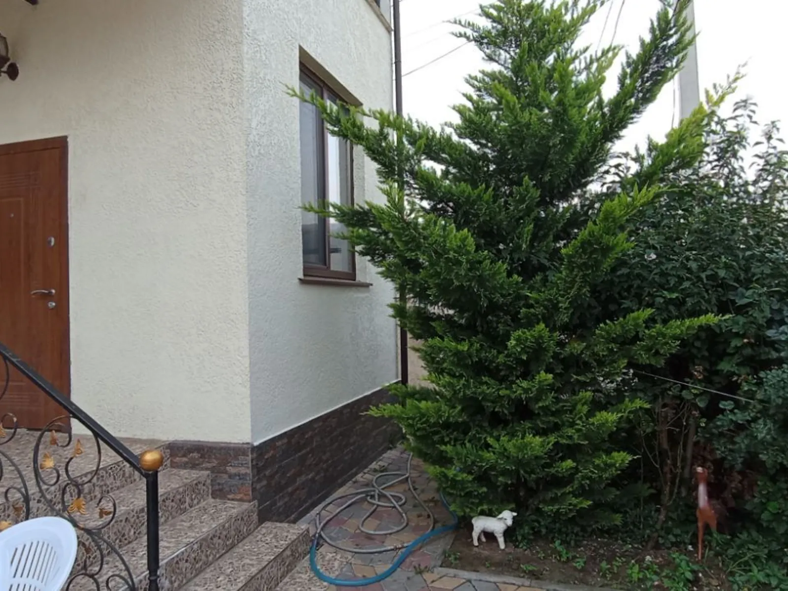 Продается дом на 2 этажа 200 кв. м с садом, цена: 290000 $ - фото 1