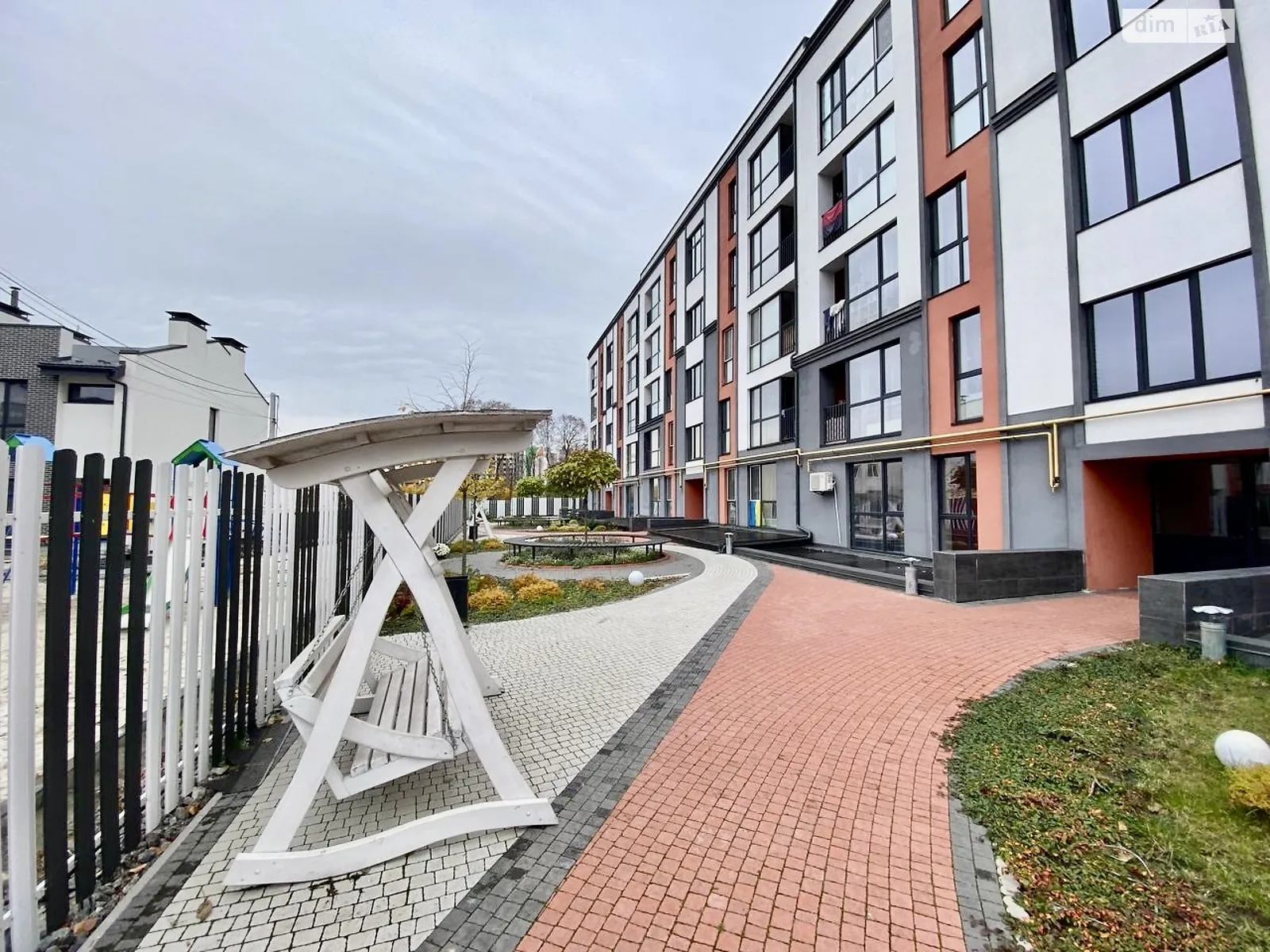 Продається 1-кімнатна квартира 55.4 кв. м у Гостомелі, вул. Молодіжна, 11В/1 - фото 1
