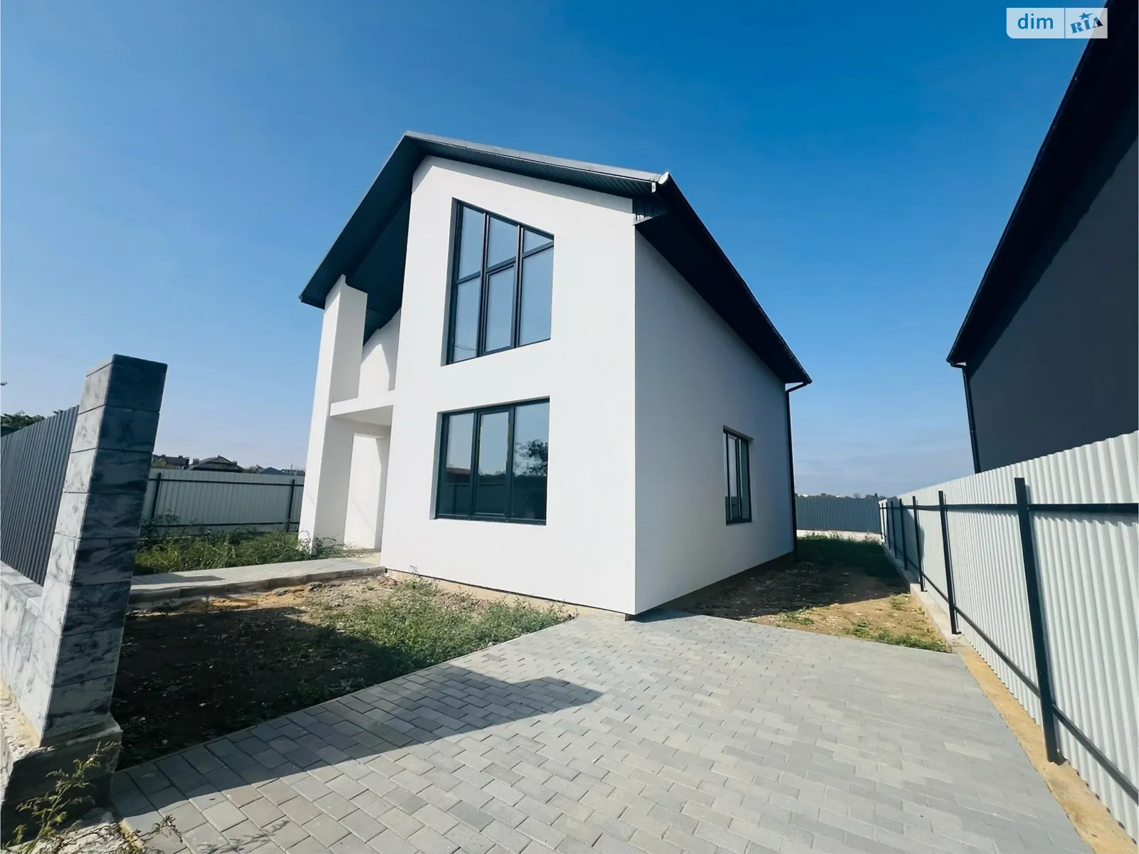 Продается дом на 2 этажа 120 кв. м с садом, цена: 81000 $ - фото 1