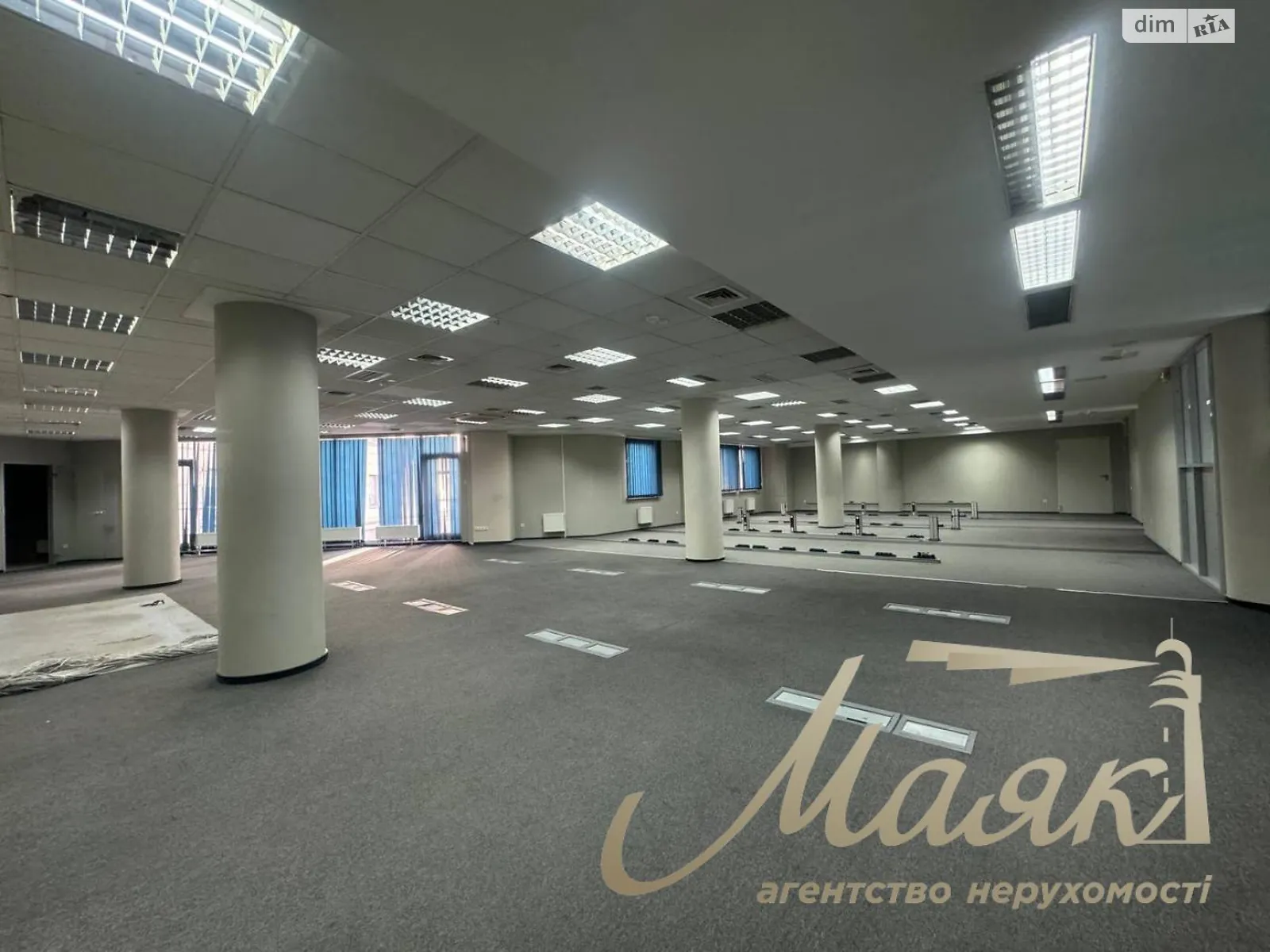 Сдается в аренду офис 850 кв. м в бизнес-центре, цена: 10000 $ - фото 1