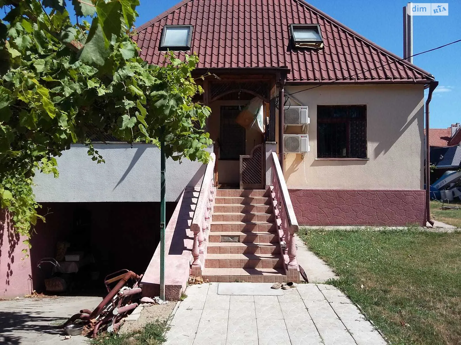 Продается дом на 2 этажа 300 кв. м с садом, цена: 150000 $ - фото 1