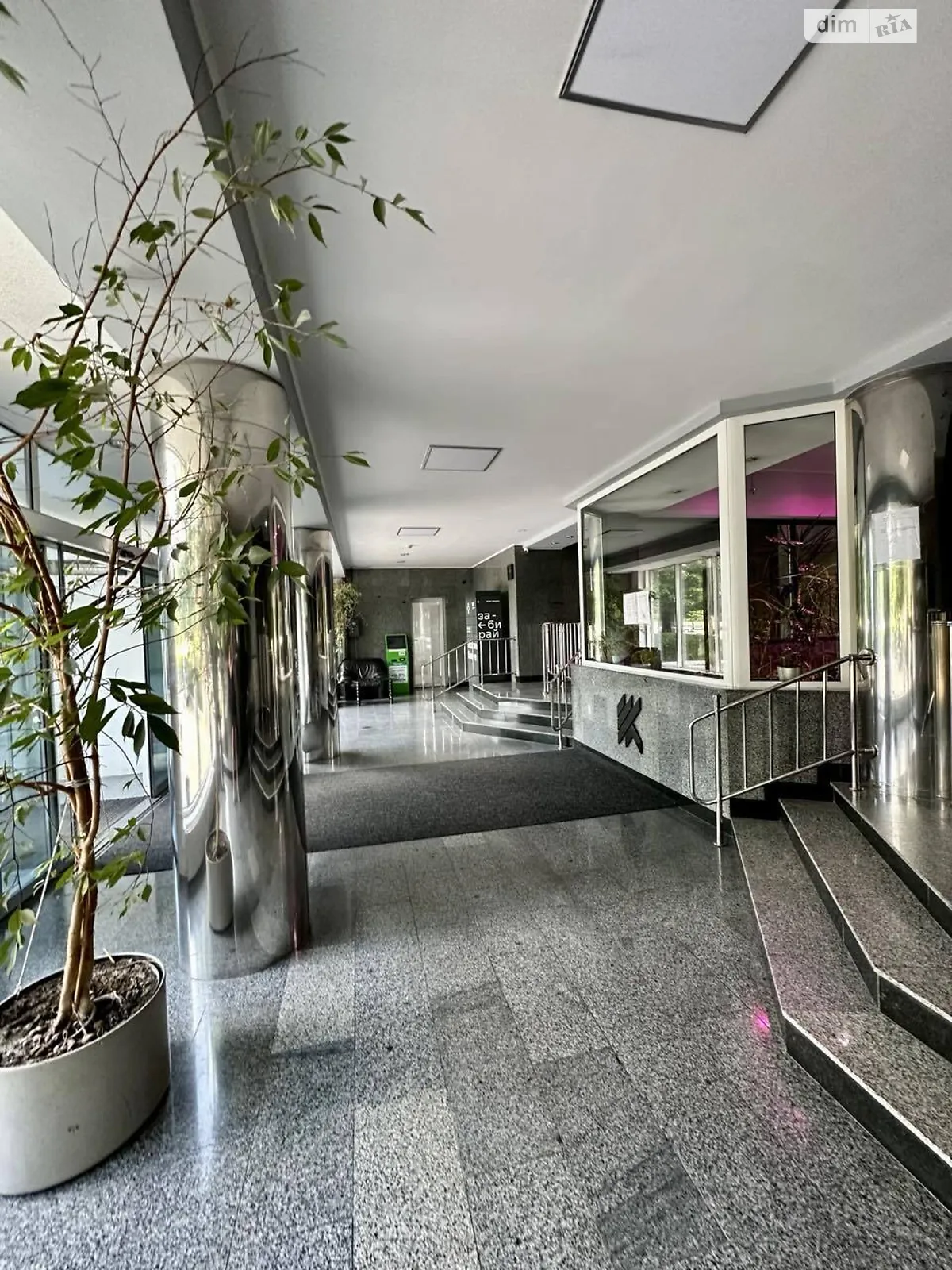 Сдается в аренду офис 55 кв. м в бизнес-центре, цена: 15400 грн - фото 1