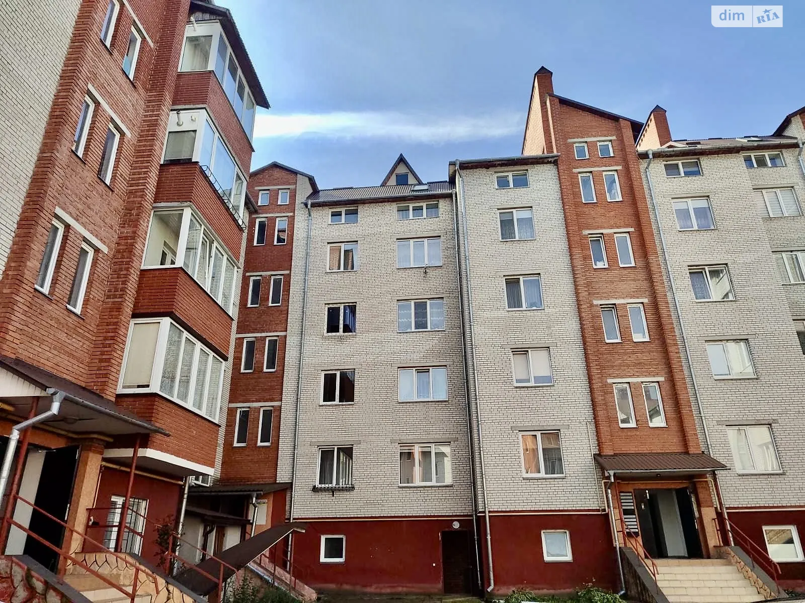 Продается 3-комнатная квартира 94.5 кв. м в Черткове, ул. Независимости - фото 1