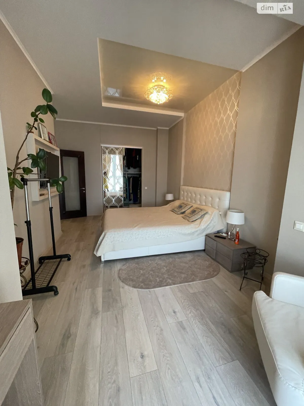 Продається 2-кімнатна квартира 77 кв. м у Одесі, вул. Академіка Корольова, 5/4 - фото 1