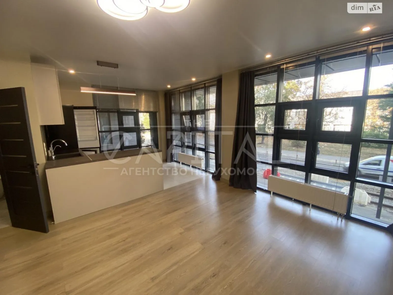 Сдается в аренду офис 93 кв. м в бизнес-центре, цена: 1300 $ - фото 1