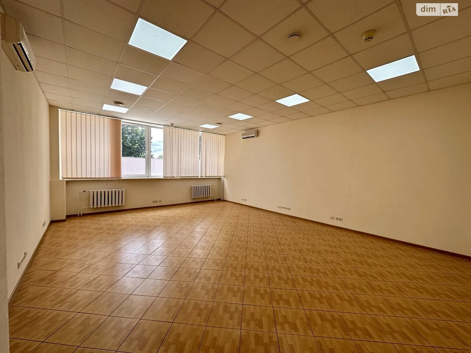 Здається в оренду офіс 55 кв. м в бізнес-центрі, цена: 16500 грн - фото 1