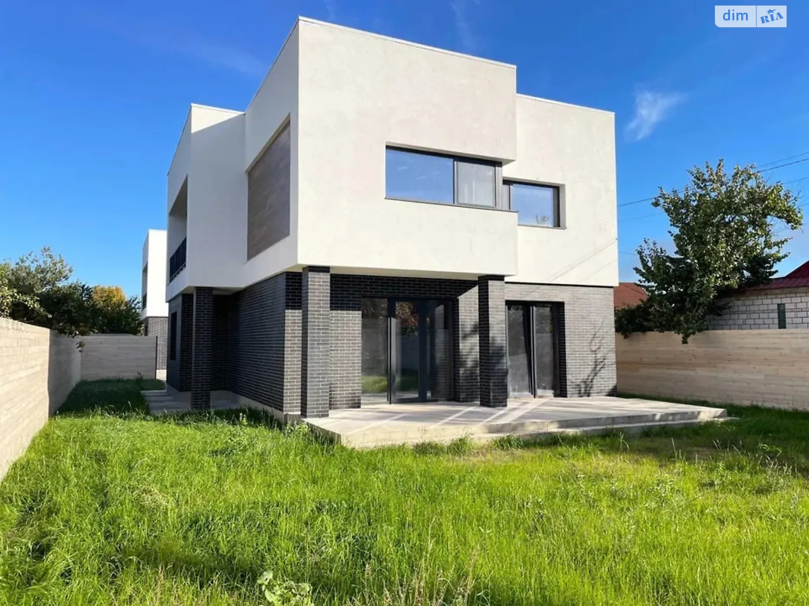 Продается дом на 2 этажа 180 кв. м с мебелью, цена: 139000 $ - фото 1