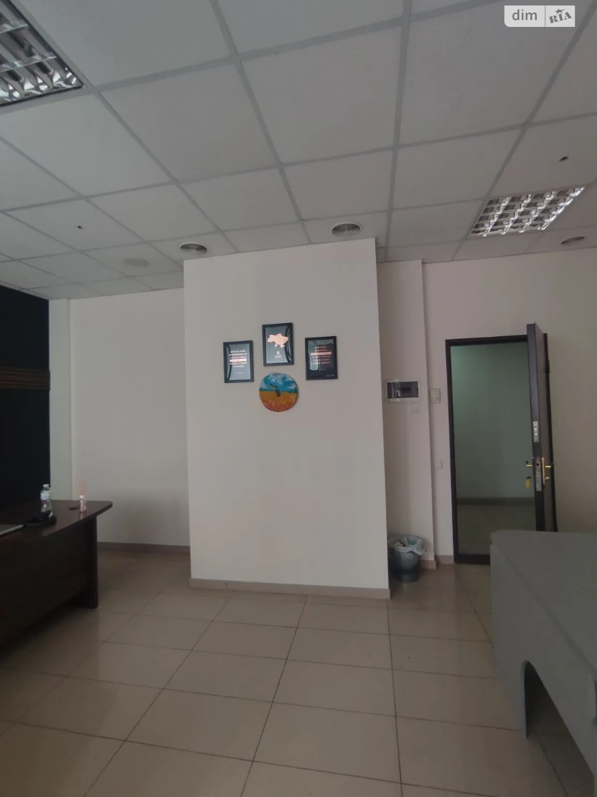 Здається в оренду офіс 27.5 кв. м в бізнес-центрі, цена: 5500 грн - фото 1