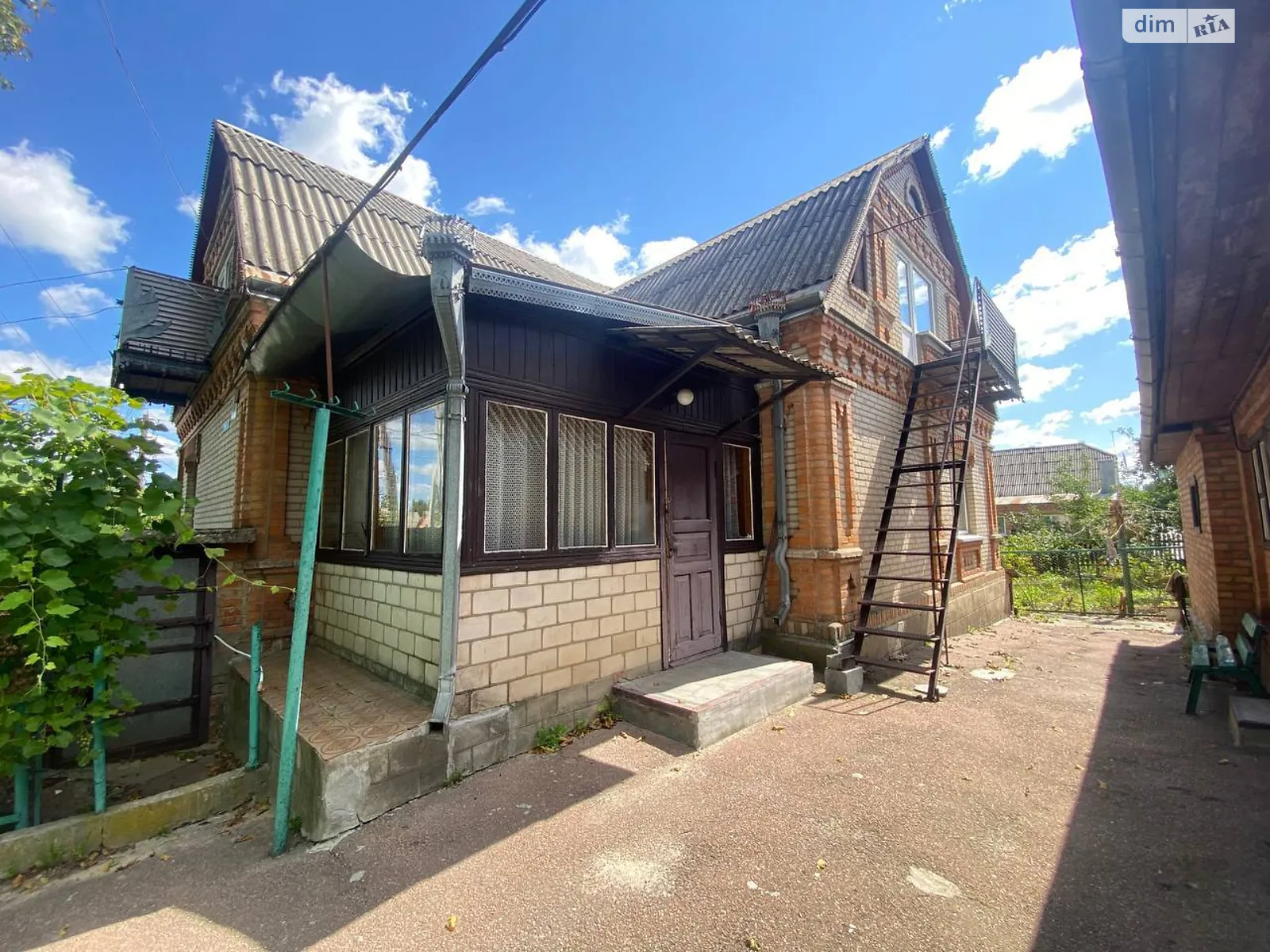 Продается дом на 2 этажа 158.2 кв. м с садом, цена: 46500 $ - фото 1