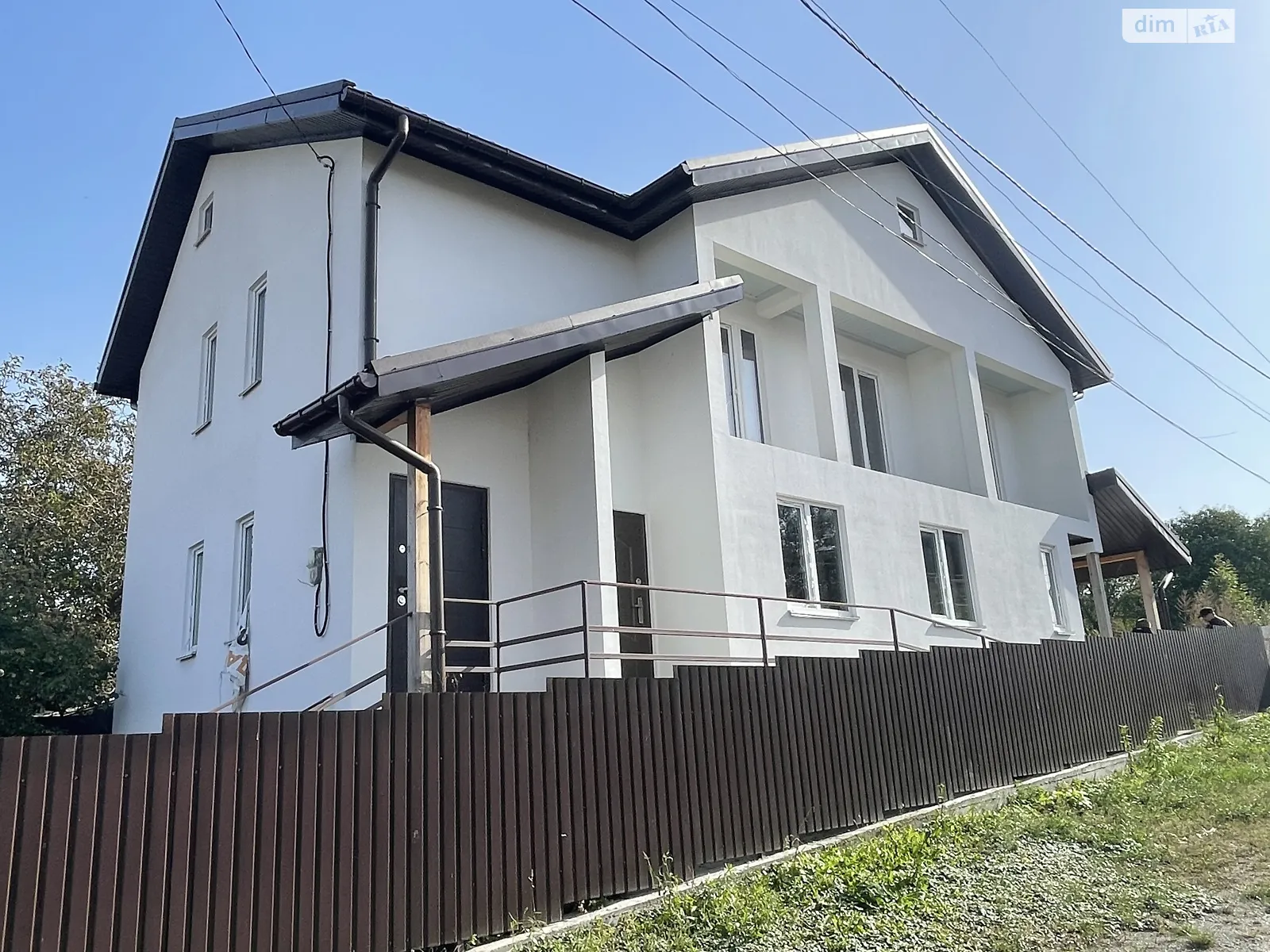 Продається будинок 2 поверховий 200 кв. м з гаражем, цена: 95000 $ - фото 1