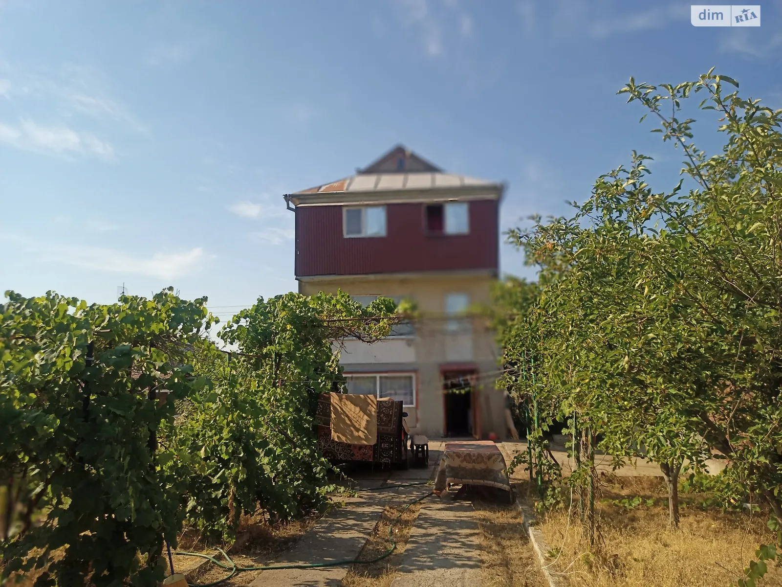 Продается дом на 3 этажа 166 кв. м с гаражом, цена: 50000 $ - фото 1