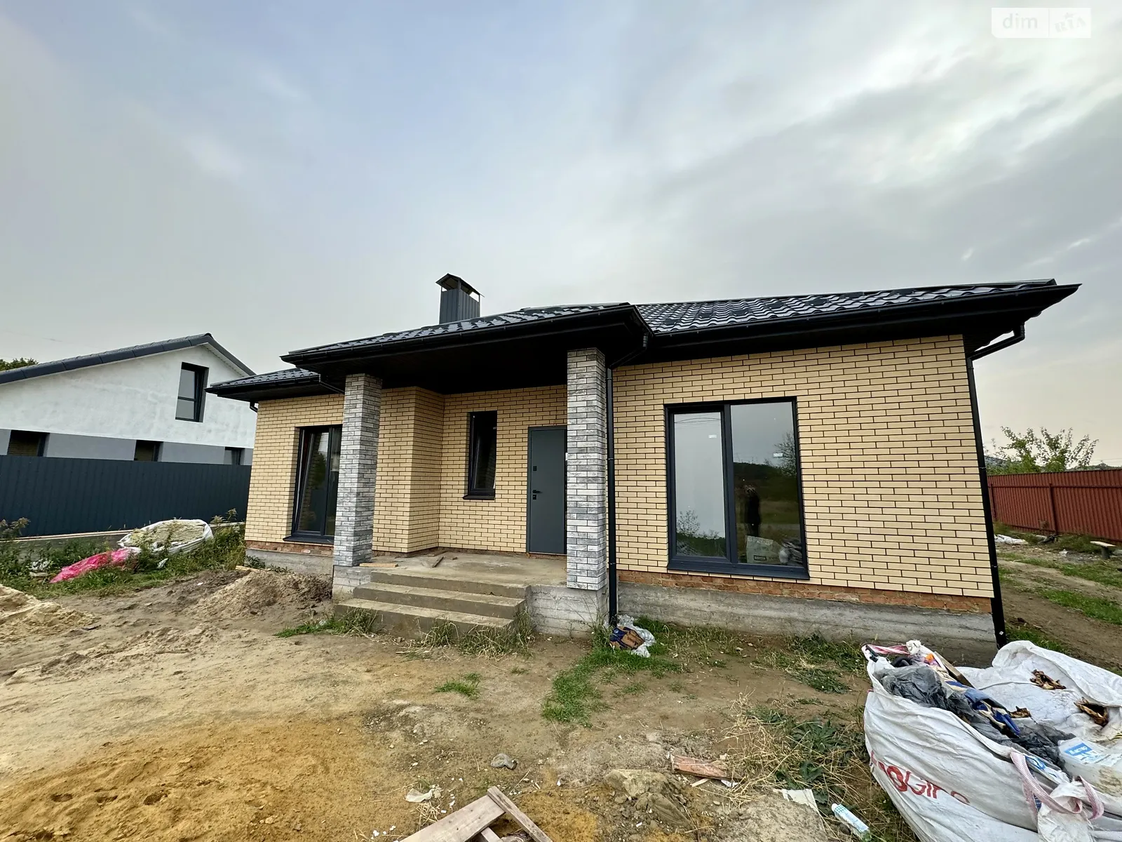 Продається одноповерховий будинок 95 кв. м з гаражем, цена: 75000 $ - фото 1