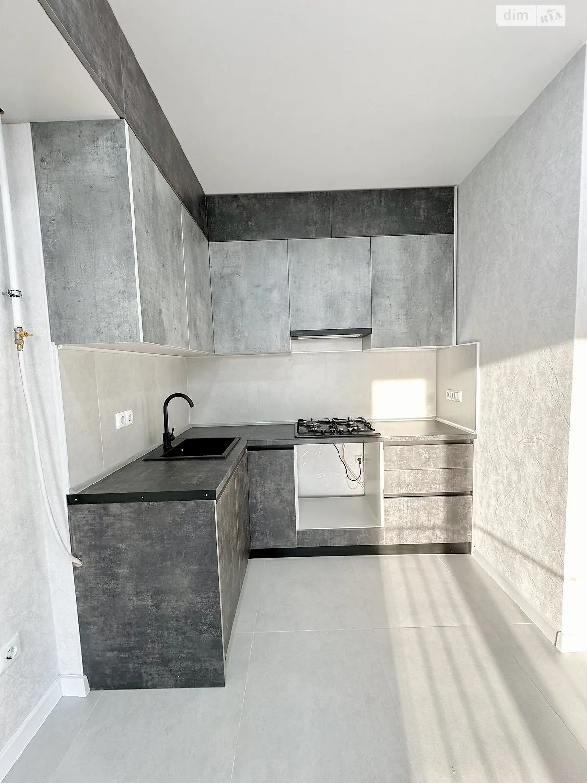 Продается 1-комнатная квартира 33 кв. м в Одессе, ул. Инглези, 2 корпус 8 - фото 1