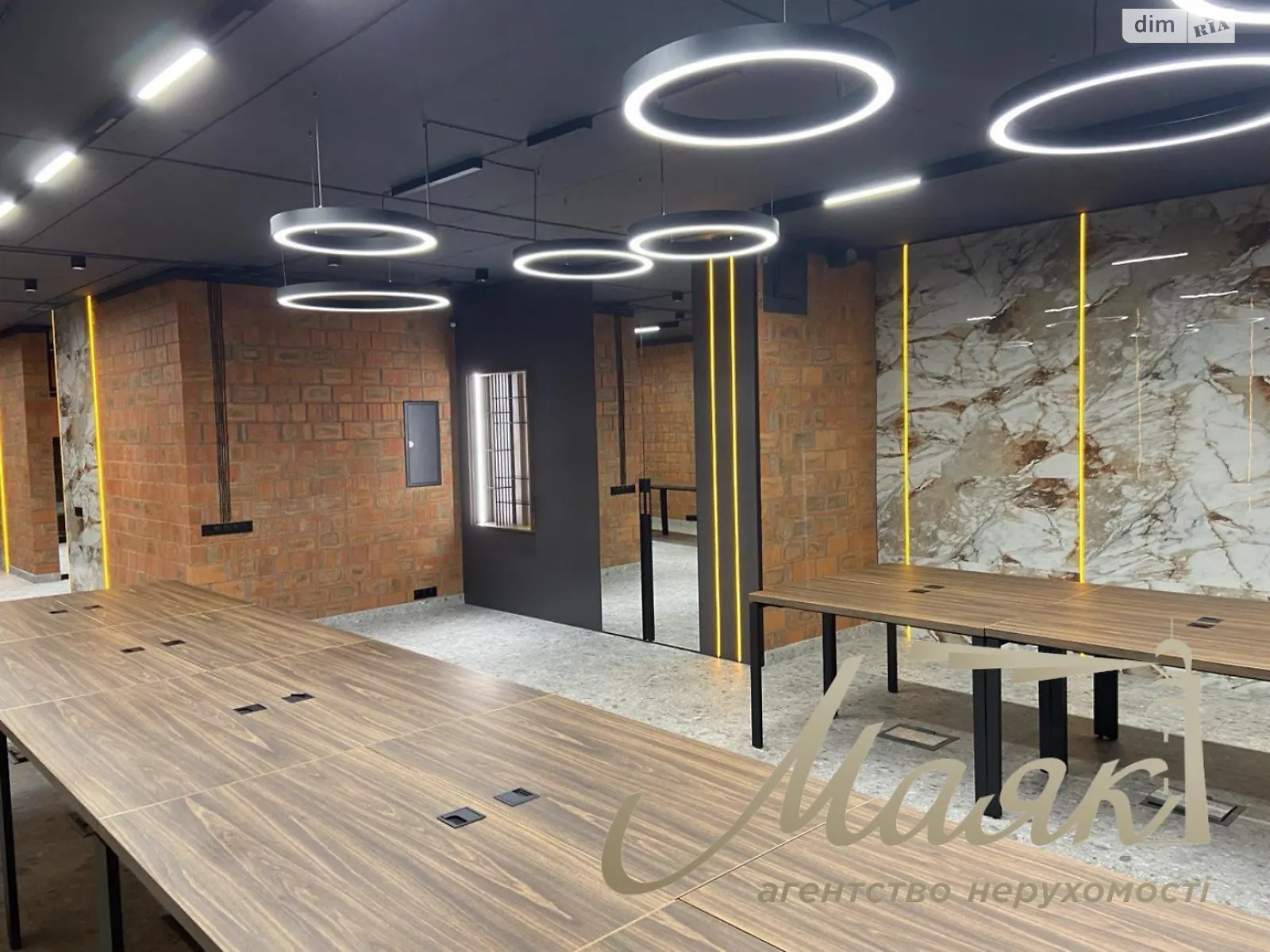Сдается в аренду офис 300 кв. м в бизнес-центре, цена: 7500 $ - фото 1