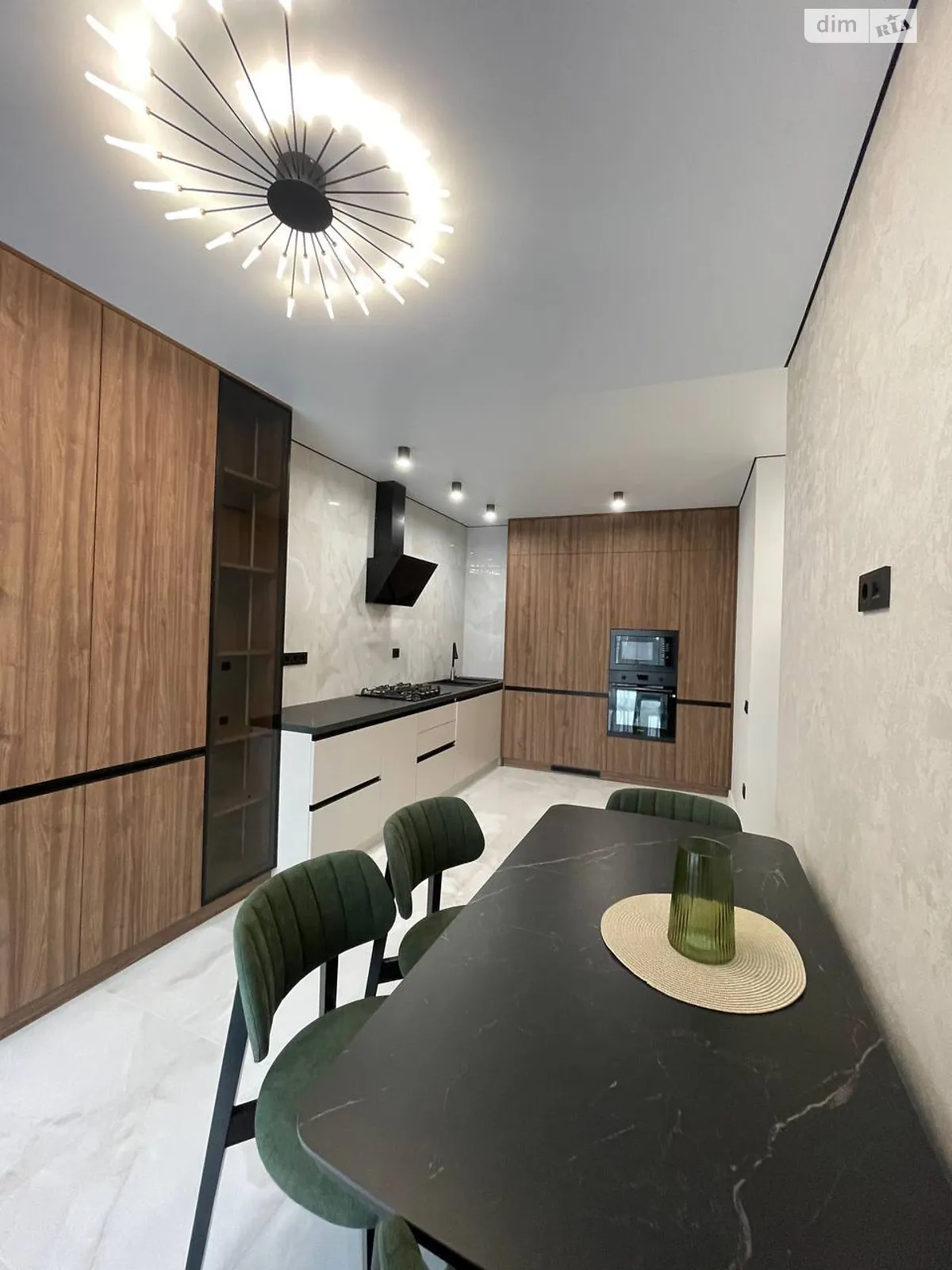 Продается 2-комнатная квартира 60 кв. м в Ивано-Франковске, ул. Крайковского - фото 1