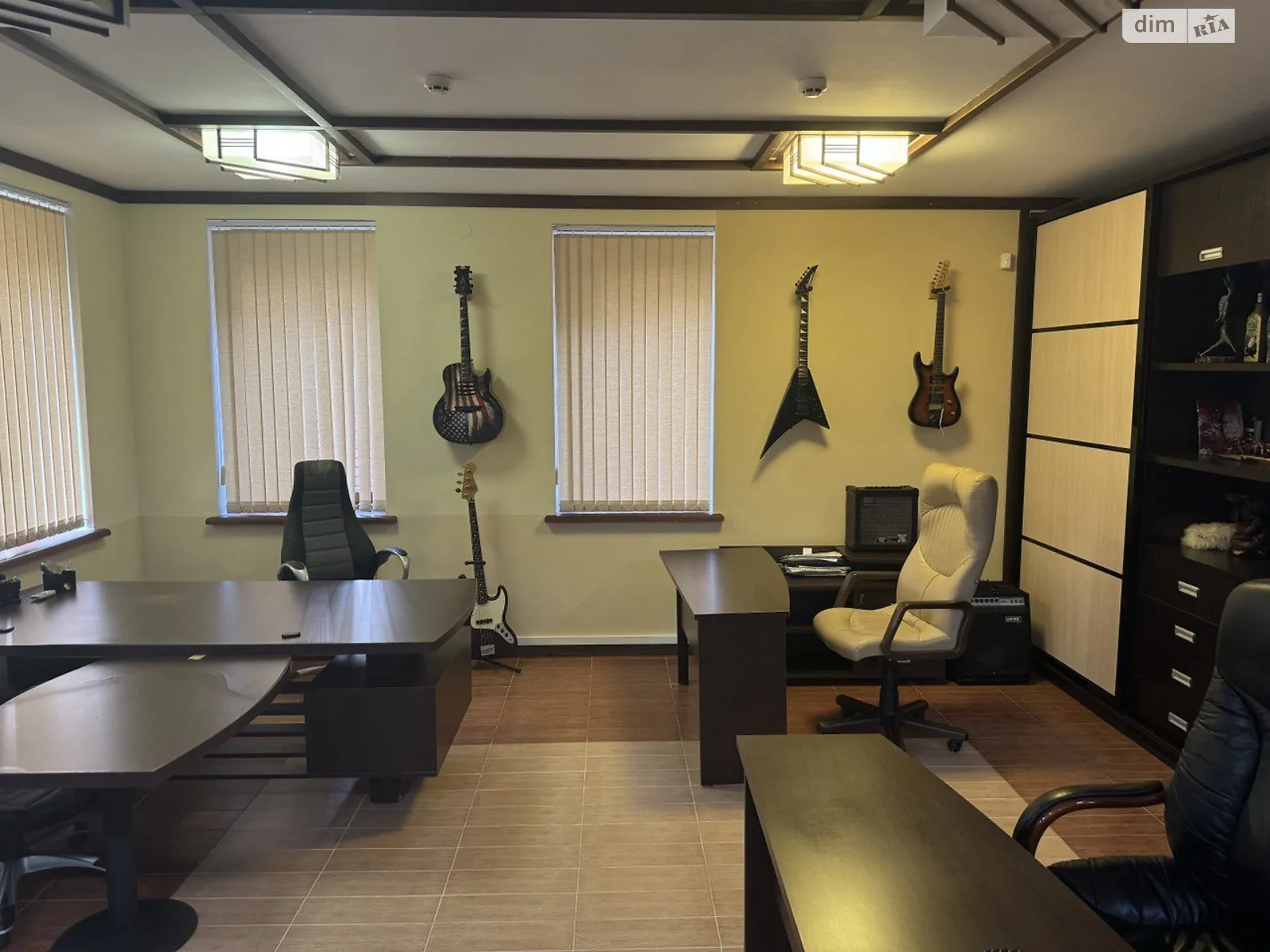 Сдается в аренду офис 110 кв. м в бизнес-центре, цена: 1300 $ - фото 1