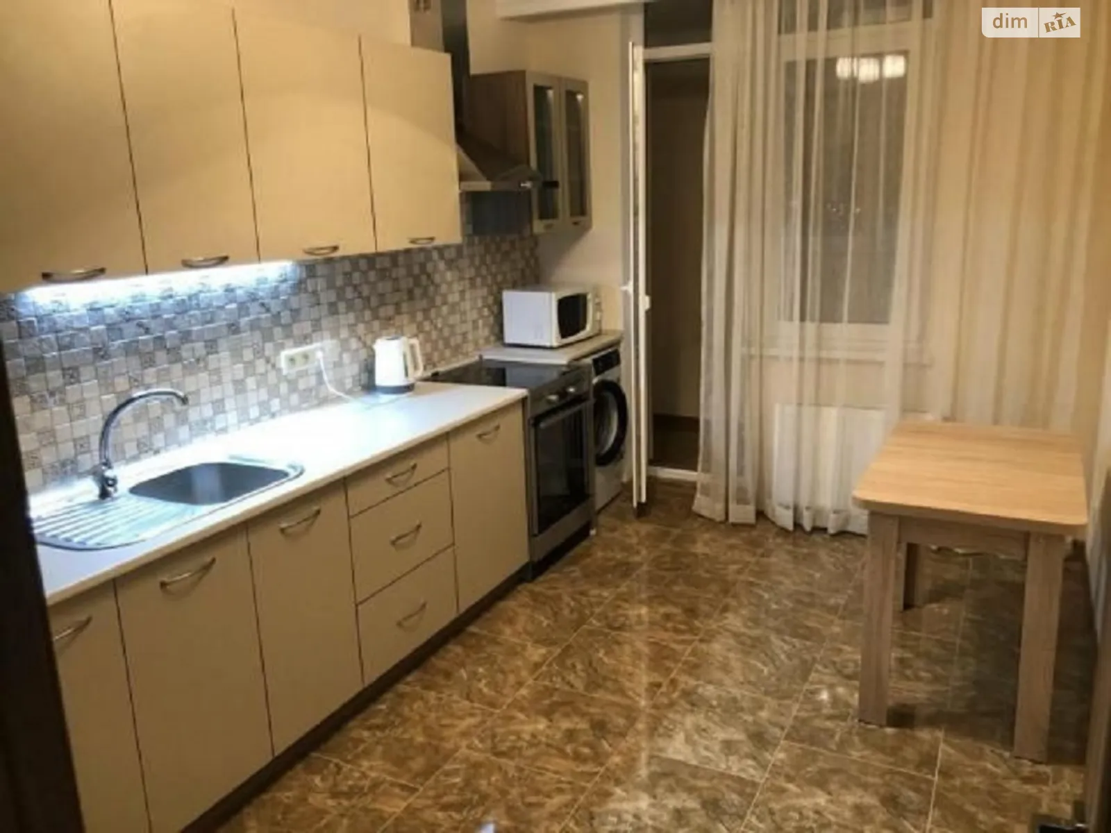 Сдается в аренду 1-комнатная квартира 42 кв. м в Львове, ул. Золотая - фото 1