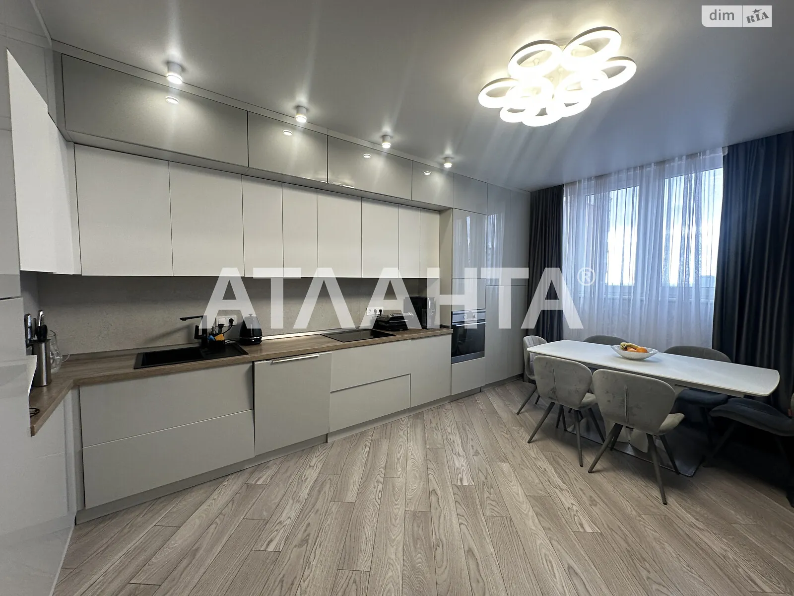 Продается 2-комнатная квартира 67 кв. м в Одессе, ул. Люстдорфская дорога - фото 1