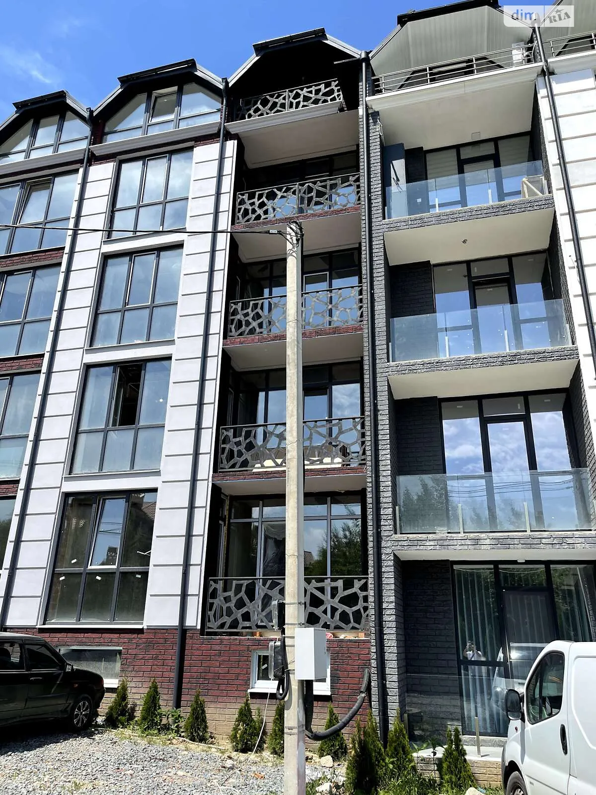 Продается 2-комнатная квартира 68 кв. м в Черновцах, ул. Героев Майдана, 230А - фото 1